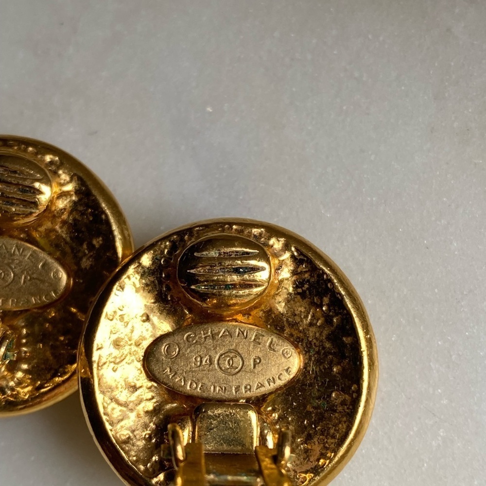 Host pick Authentic Vintage Chanel gold plated Clip on earrings - Picture 5 of 17